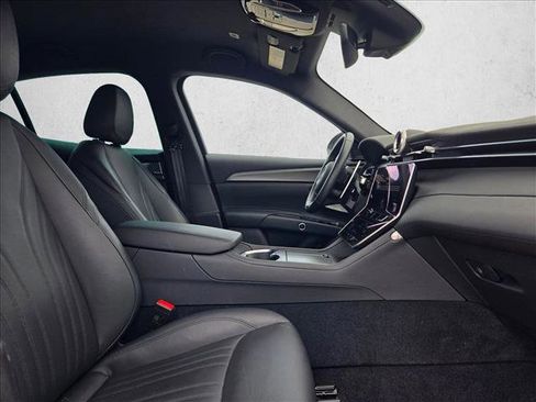 Used 2024 Maserati Grecale GT image 17