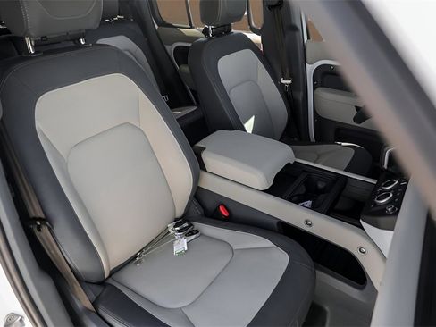 Used 2024 Land Rover Defender 110 X-Dynamic SE image 31