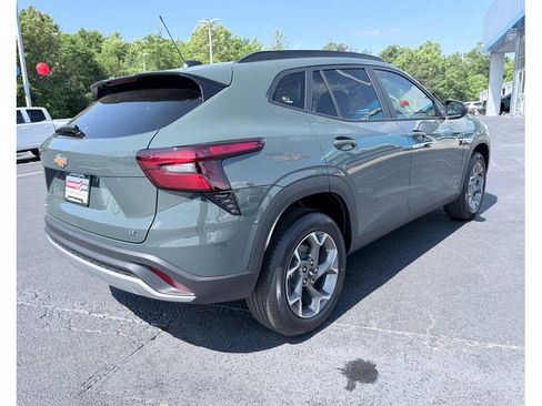 New 2026 Chevrolet Trax LT w/ Driver Confidence Package FWD image 6