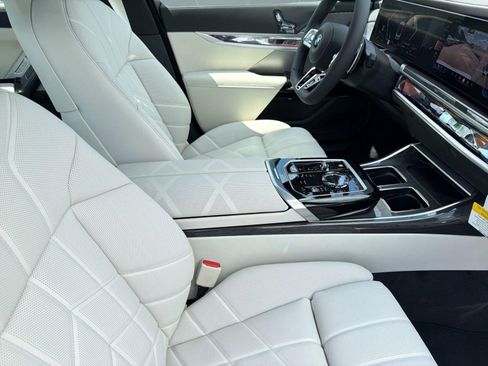 New 2026 BMW 760i xDrive w/ Executive Package AWD/4WD image 31