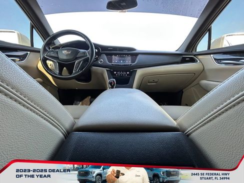 Used 2018 Cadillac XT5 FWD image 15