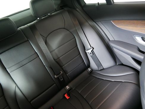 Used 2019 Mercedes-Benz C 300 4MATIC Sedan image 14