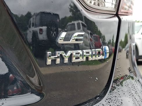 Certified 2024 Toyota Corolla LE AWD/4WD image 32