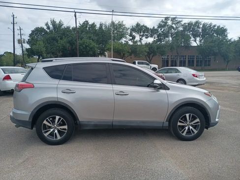 Used 2017 Toyota RAV4 XLE FWD image 6