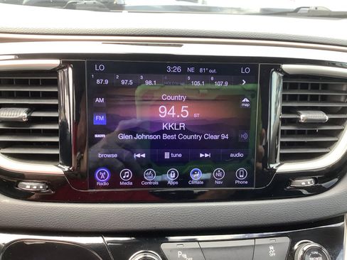 Used 2017 Chrysler Pacifica Touring-L FWD image 15