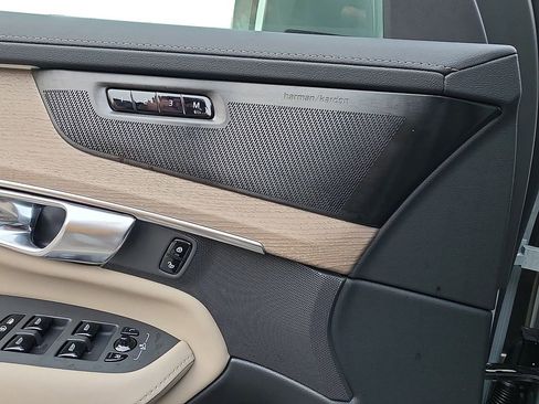 New 2026 Volvo XC90 B6 Plus w/ Protection Package Premier image 39