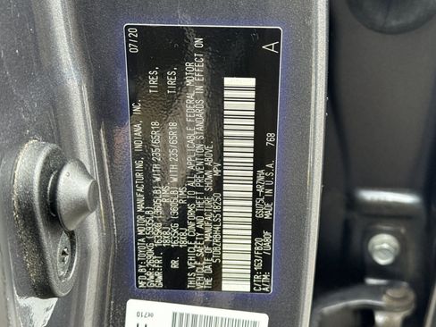 Used 2020 Toyota Highlander LE image 30