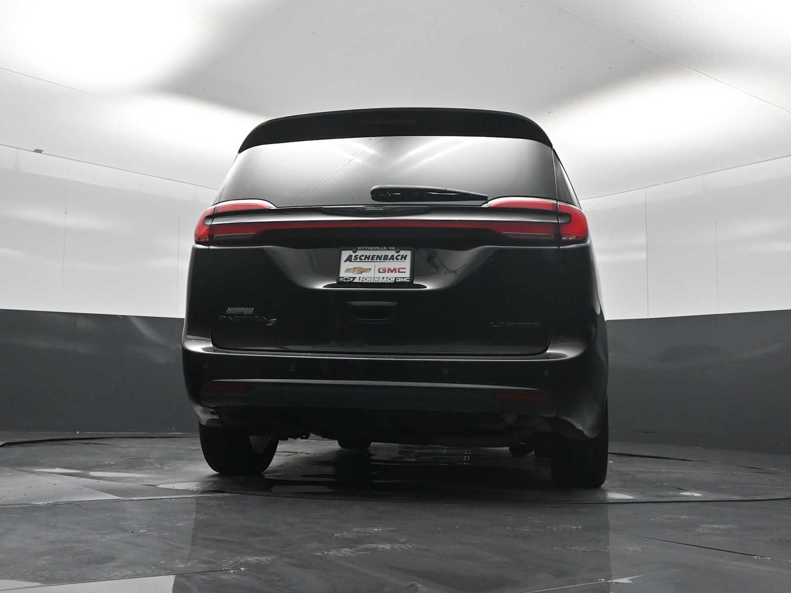 Used 2025 Chrysler Pacifica Limited FWD image 24