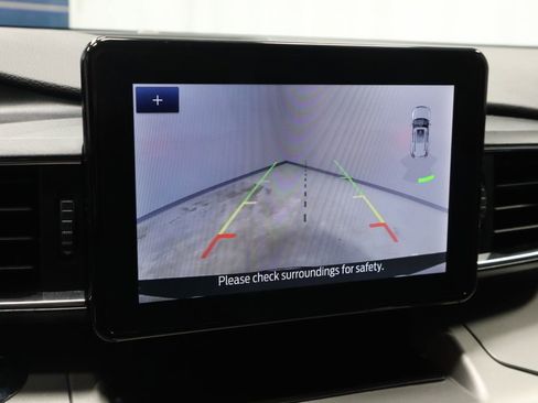 Certified 2022 Ford Explorer XLT w/ Equipment Group 202A image 4