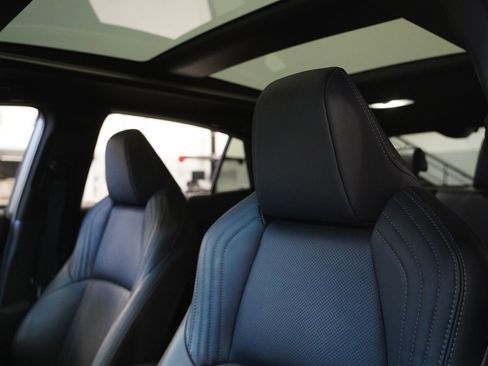 Used 2024 Toyota Venza LE image 13