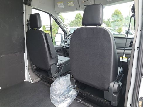 New 2026 Ford Transit 250 148 Medium Roof w/ Load Area Protection Package RWD image 12