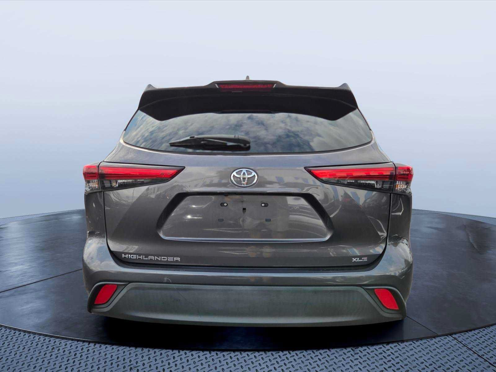 Used 2021 Toyota Highlander XLE FWD image 5