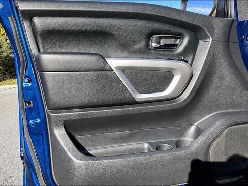 Used 2019 Nissan Titan SV image 23