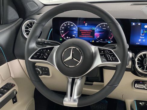 Used 2025 Mercedes-Benz GLB 250 4MATIC image 15