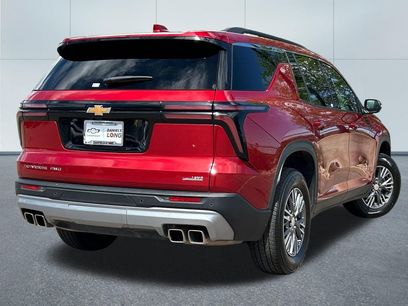 Used 2025 Chevrolet Traverse LT