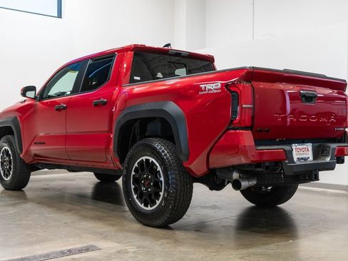 Used 2025 Toyota Tacoma TRD Off-Road w/ TRD Off Road Upgrade Package AWD/4WD image 7