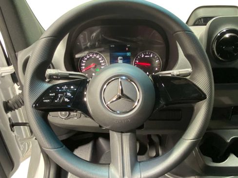 Used 2025 Mercedes-Benz Sprinter 2500 image 22