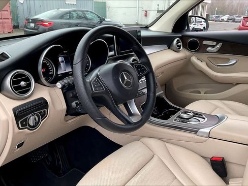 Used 2019 Mercedes-Benz GLC 300 image 17