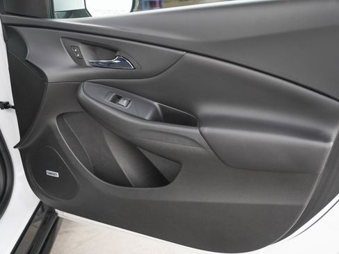 Used 2017 Chevrolet Volt LT w/ Comfort Package FWD image 9