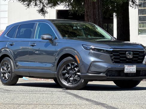 Used 2025 Honda CR-V LX image 2