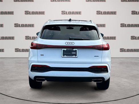 Used 2025 Audi Q5 Premium w/ Convenience Package image 4