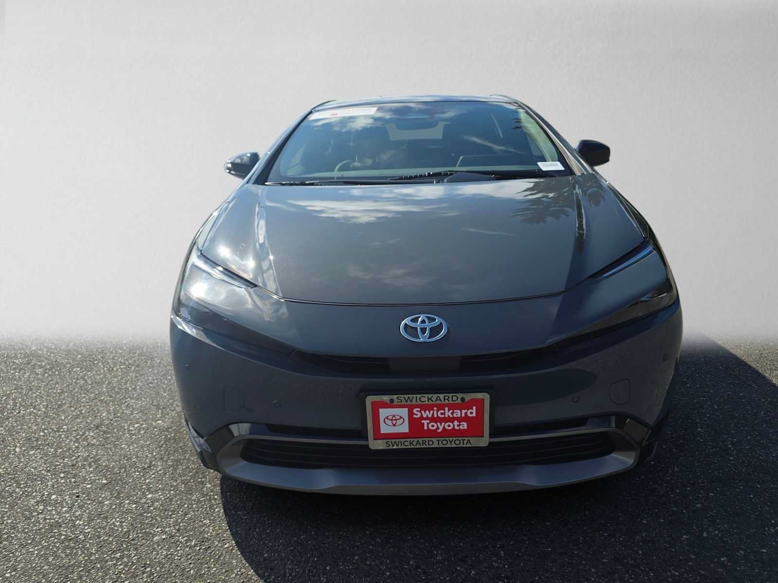 Used 2024 Toyota Prius XLE AWD/4WD image 8