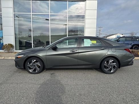 Certified 2025 Hyundai Elantra Sport image 11