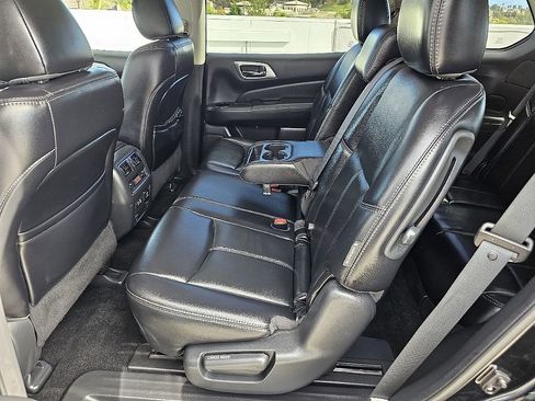 Used 2019 Nissan Pathfinder SL w/ Cargo Package image 23