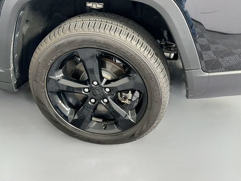 Used 2025 Jeep Grand Cherokee L Limited w/ Black Appearance Package AWD/4WD image 32