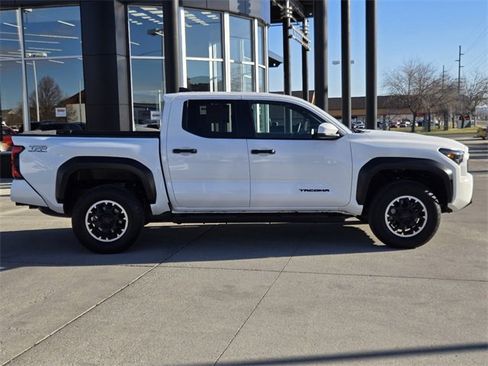 Used 2024 Toyota Tacoma TRD Off-Road image 42