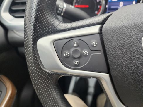 Used 2021 GMC Acadia SLE w/ Driver Convenience Package image 40