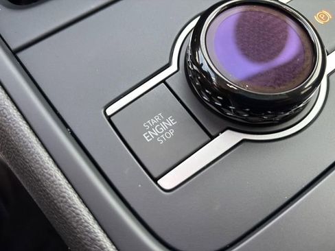 Certified 2025 Volkswagen Tiguan SE image 25