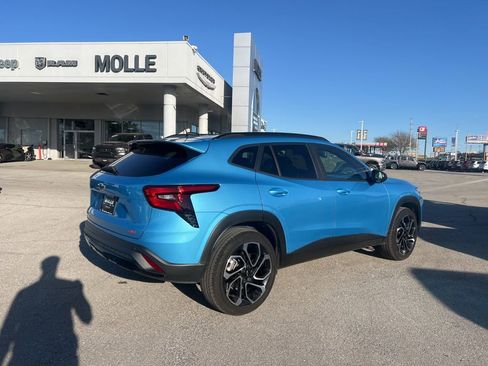 Used 2025 Chevrolet Trax RS w/ Sunroof Package image 3