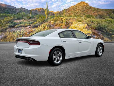 Used 2022 Dodge Charger SXT image 4