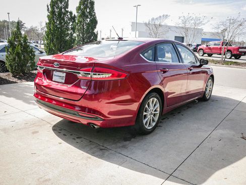 Used 2017 Ford Fusion SE image 11