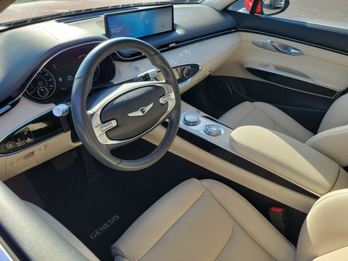 Certified 2023 Genesis GV70 2.5T image 3