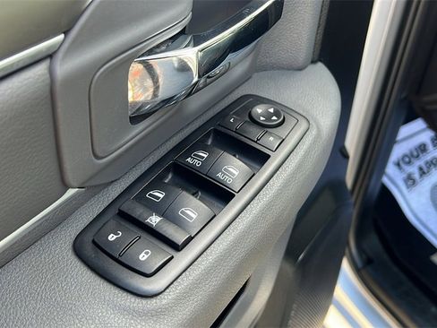 Used 2016 RAM 1500 Classic SLT image 14