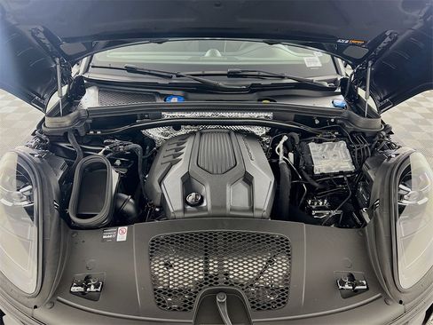 New 2026 Porsche Macan image 32