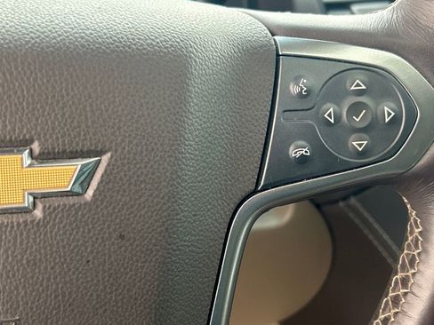 Used 2017 Chevrolet Suburban LT w/ Luxury Package image 27