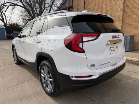 Used 2024 GMC Terrain SLT image 6
