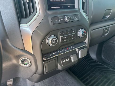 Used 2025 Chevrolet Silverado 1500 Custom image 16