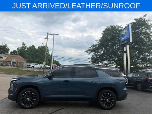 Used 2025 Chevrolet Traverse LT w/ Sun and Wheel Package AWD/4WD image 7