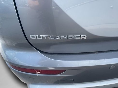 Used 2024 Mitsubishi Outlander SE image 14