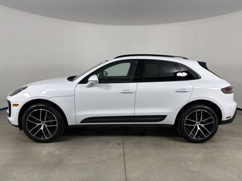 Certified 2024 Porsche Macan AWD/4WD image 2