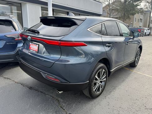 Used 2024 Toyota Venza LE image 11