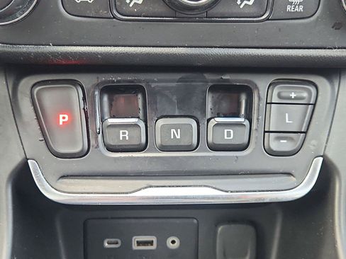 Used 2020 GMC Terrain SLE w/ Driver Convenience Package FWD image 15