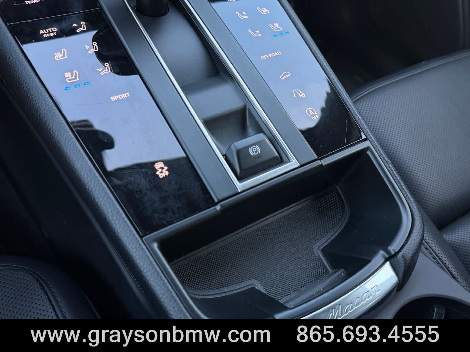 Used 2025 Porsche Macan AWD/4WD image 30