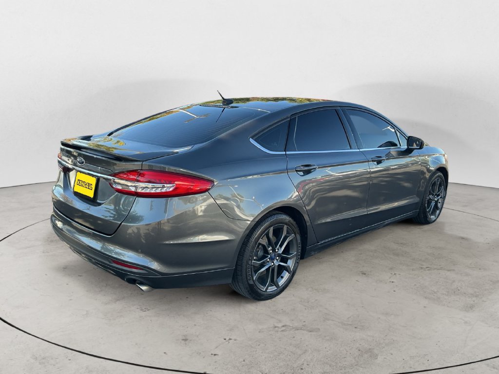 Used 2018 Ford Fusion SE w/ Equipment Group 201A FWD image 8