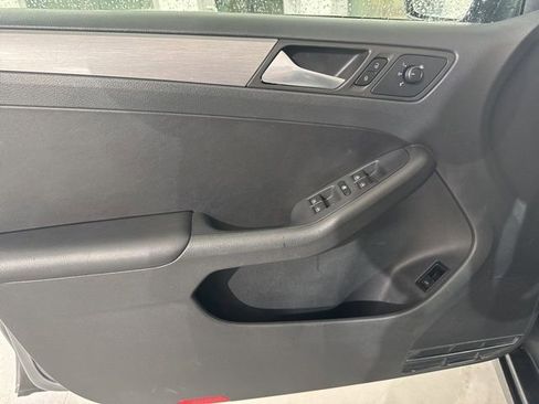Used 2016 Volkswagen Jetta Sport image 21