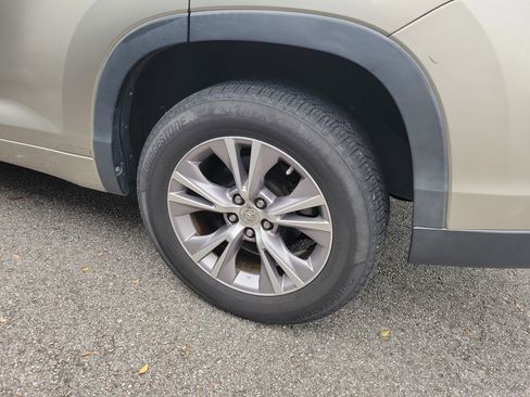 Used 2014 Toyota Highlander XLE image 27